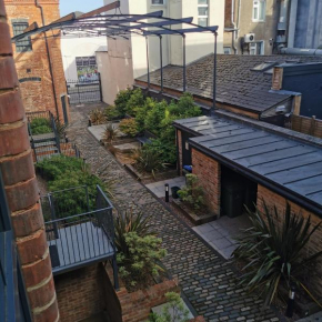 Axiom Apartment - Beautiful stylish 2 bed.